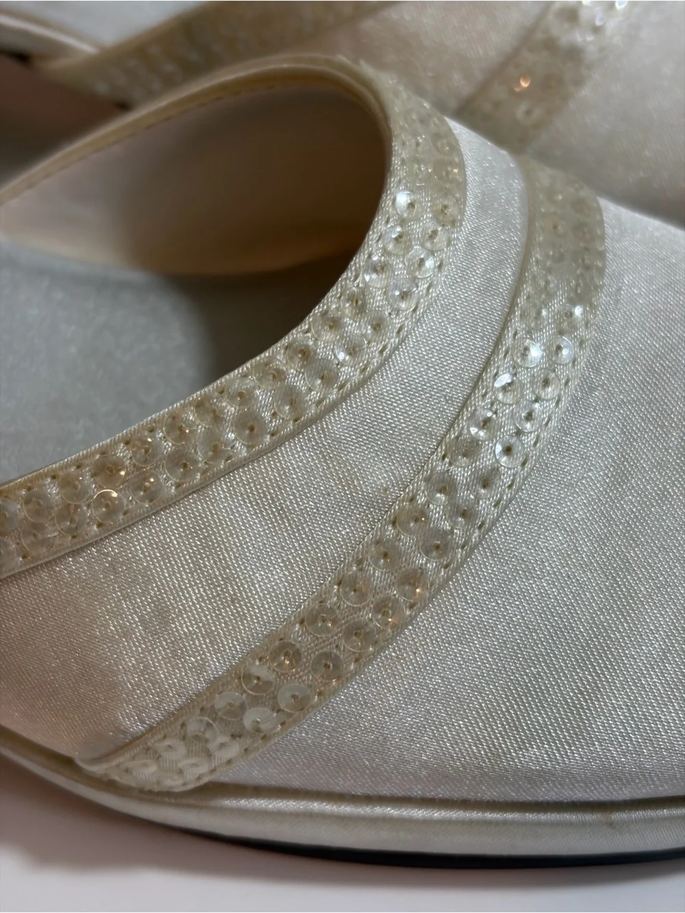 KRU Girls Elegant Ivory Satin Ankle-Strap  Dress Shoes 12.5 NIB